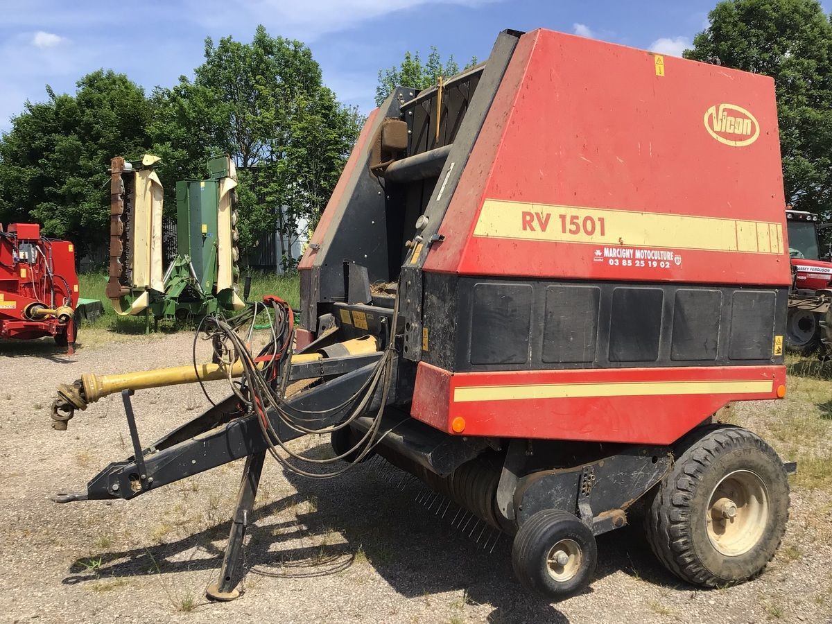 E-FARM: Vicon RV 1501 - Presse à balles - id NNNHW4W - 6 500 € - Année: 2001 - Balles produites: 17 150,France