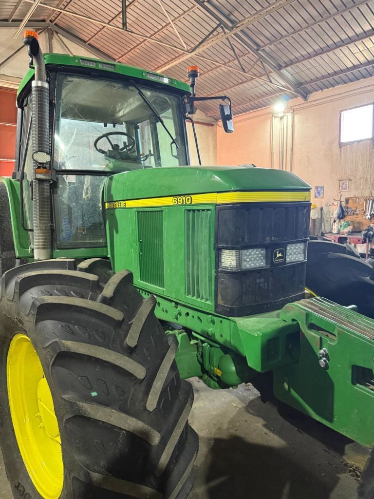 John Deere 6910 Trattore