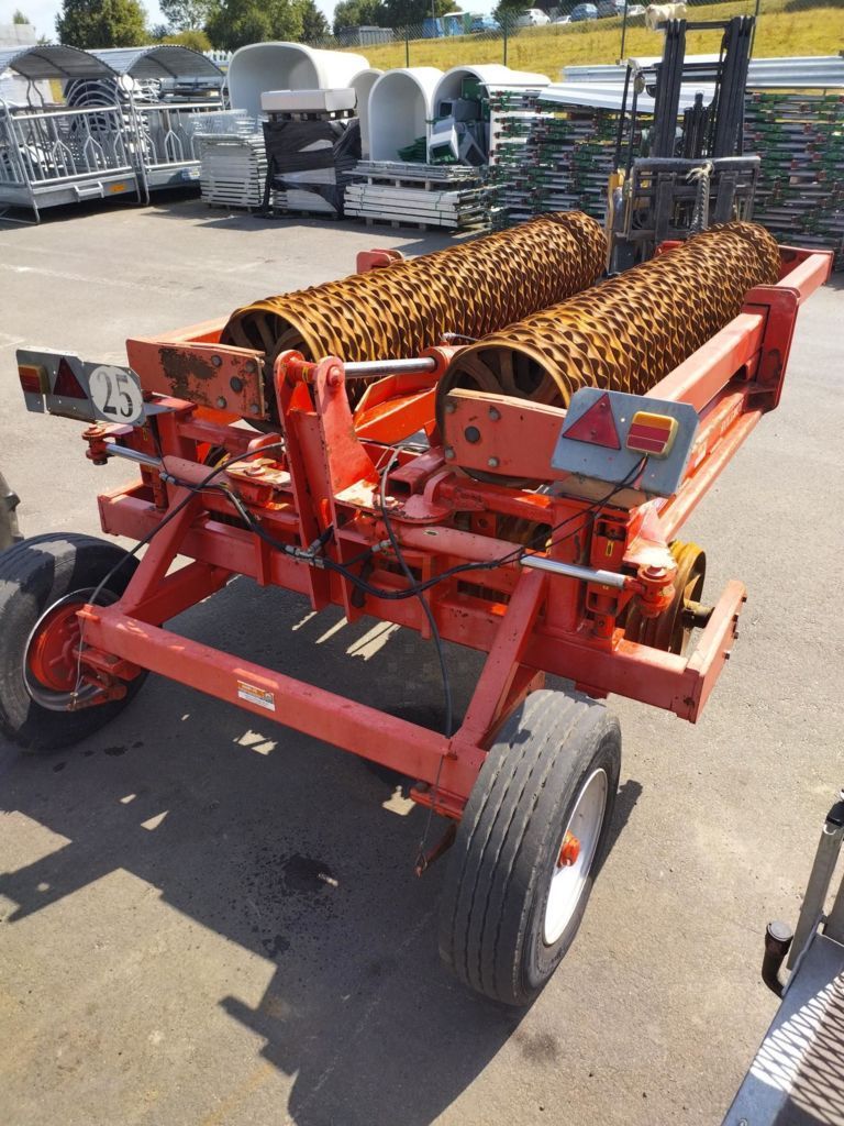 Quivogne rollmot 8.30 m Prasy i wały 9300 €