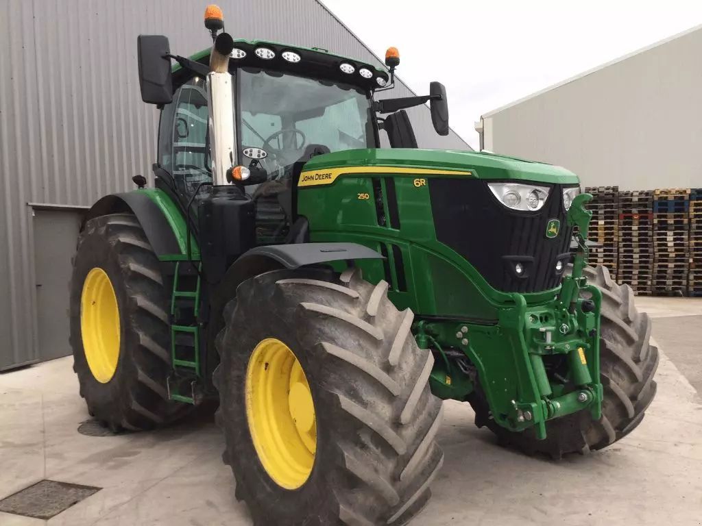 E-FARM: John Deere 6R 250 - Tractor - id LIZIDJR - €179,900 - Year of construction: 2022 - Engine hours: 1,381,Engine power (HP): 250,France