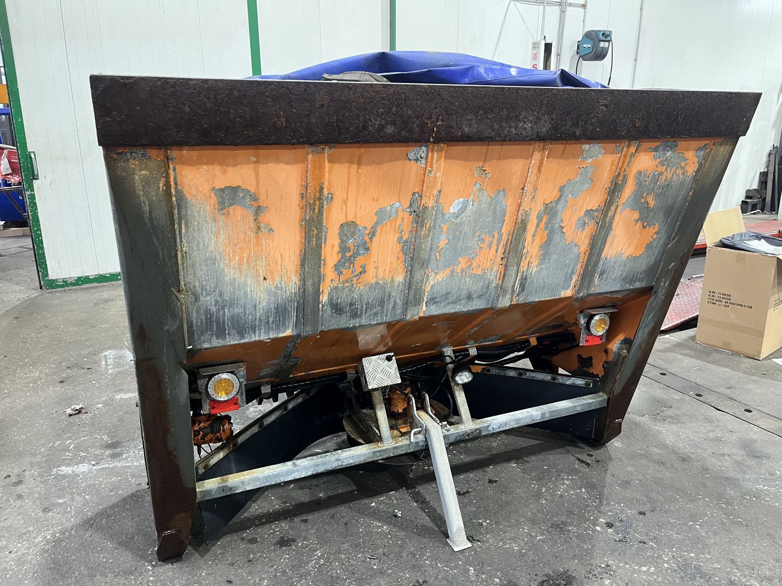 E-FARM: hauer salzstreuer splittstreuer ts2 - Kommunaltechnik - id FLXASLW - 5.417 € - Baujahr: 2010 - Österreich