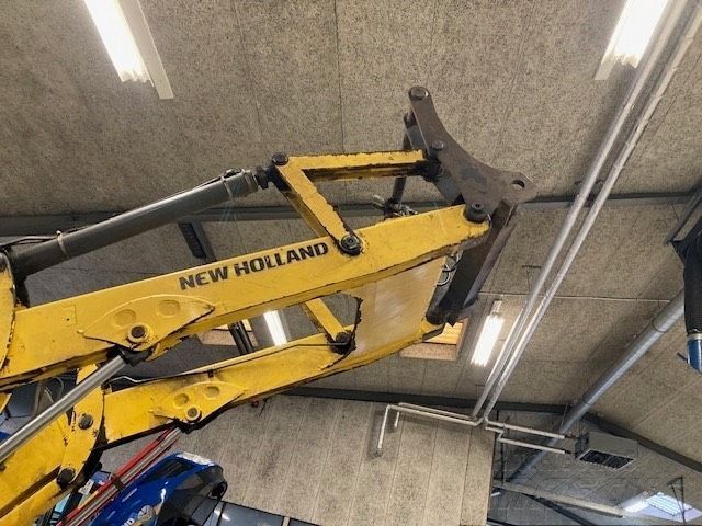 E-FARM: New Holland T4.115 - Koparko-ładowarka - id IPFLAE1 - 38 408 € - Rok produkcji: 2006 - Dania