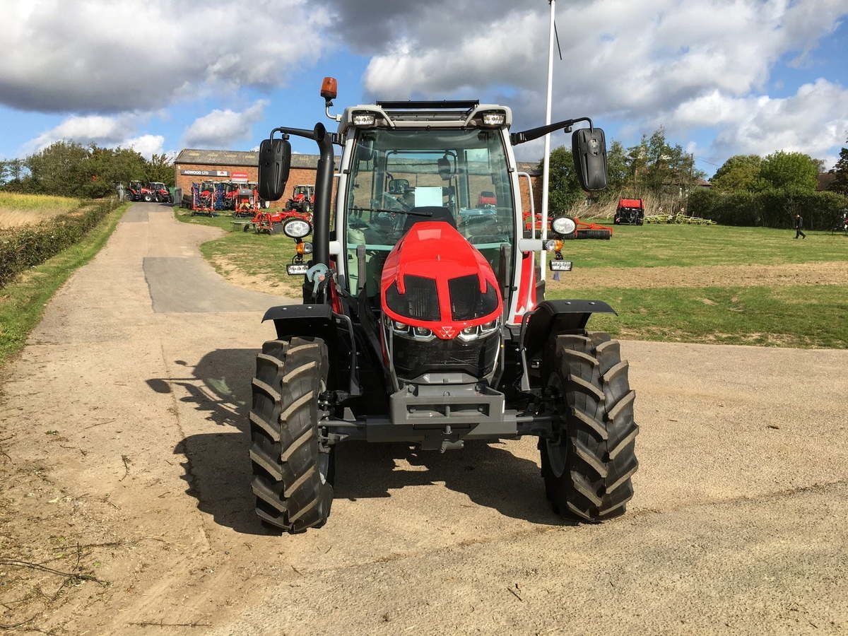 E-FARM: Massey Ferguson 5.S 115 - Tractor - id JKSRFKP - €88,657 - Year ...