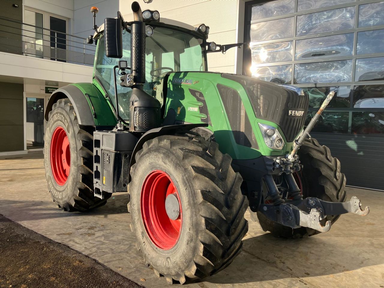 E-FARM: Fendt 826 Vario Profi - Tractor - id 7QGIQDX - 125.000 EUR - Anul: 2016 - Citeste ore: 6.100,Muterea motorului: 260,Franța