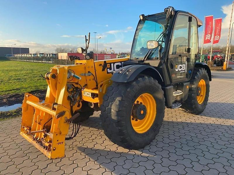 E-FARM: JCB 560-80 AGRI Super - Teleszkópos rakodó - id W96JG3S - 65 500 EUR - Gyártási év: 2019 - Üzemóra (motor): 5953,Motor teljesítménye (LE): 146,Németország