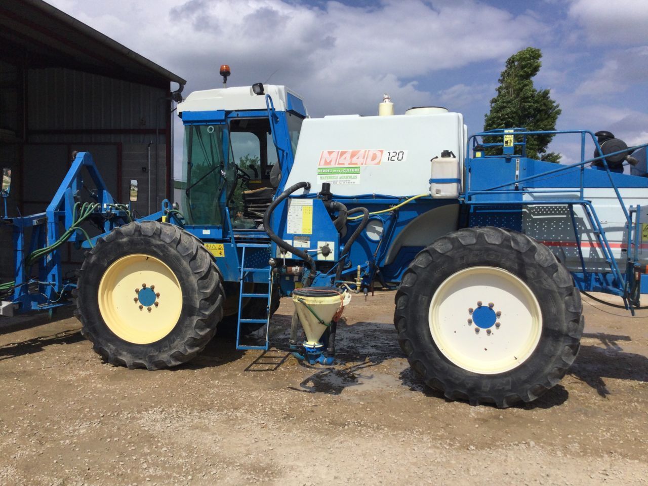 E-FARM: Matrot m44d120 - Opryskiwacz - id C45BSGY - 21 000 € - Rok produkcji: 2003 - Motogodziny: 3755,Francja