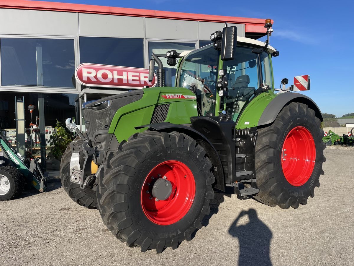 E-FARM: Fendt 724 Vario PowerPlus - Traktor - id LWIG7QB - 234.000 € - Baujahr: 2024 - Abgelesene Motorstunden: 2,Motorleistung (PS): 243,Österreich