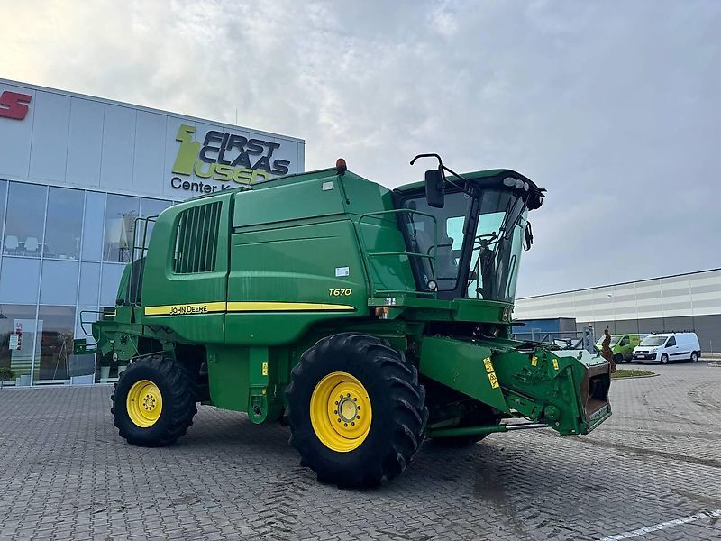 John Deere T670 Combine harvester €99,684