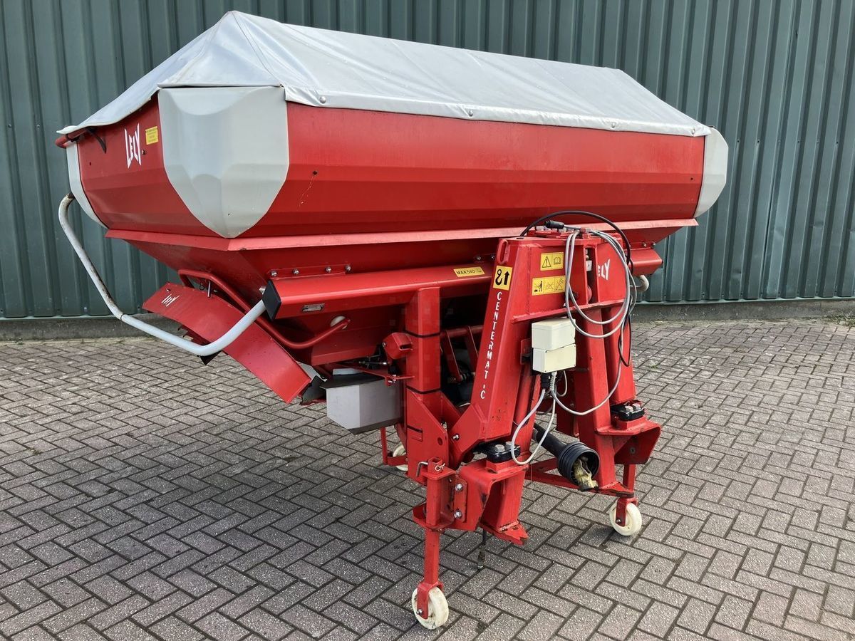Lely centermatic kunstmeststrooier Fertiliser spreader