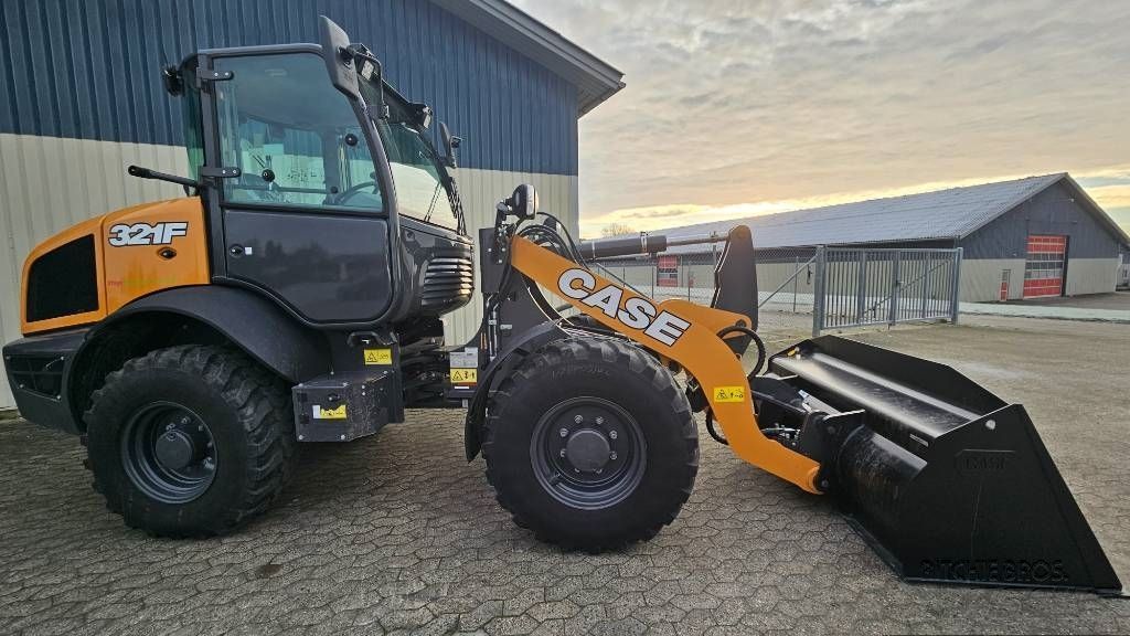 E-FARM: Case IH 321 f - Gummiged - id SMI1HHW - 75.743 € - Produktionsår: 2023 - Motortimer: 44,Motoreffekt (HP): 75,Danmark