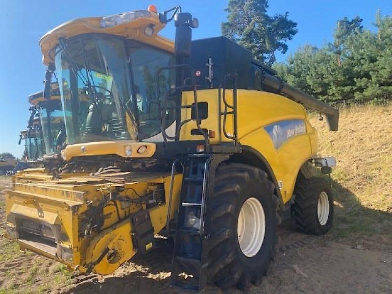 E-FARM: New Holland CR 980 - Cosechadora - id A13UFCR - 49.500 € - Año: 2006 - Horas: 2859,Potencia del motor: 428,Alemania