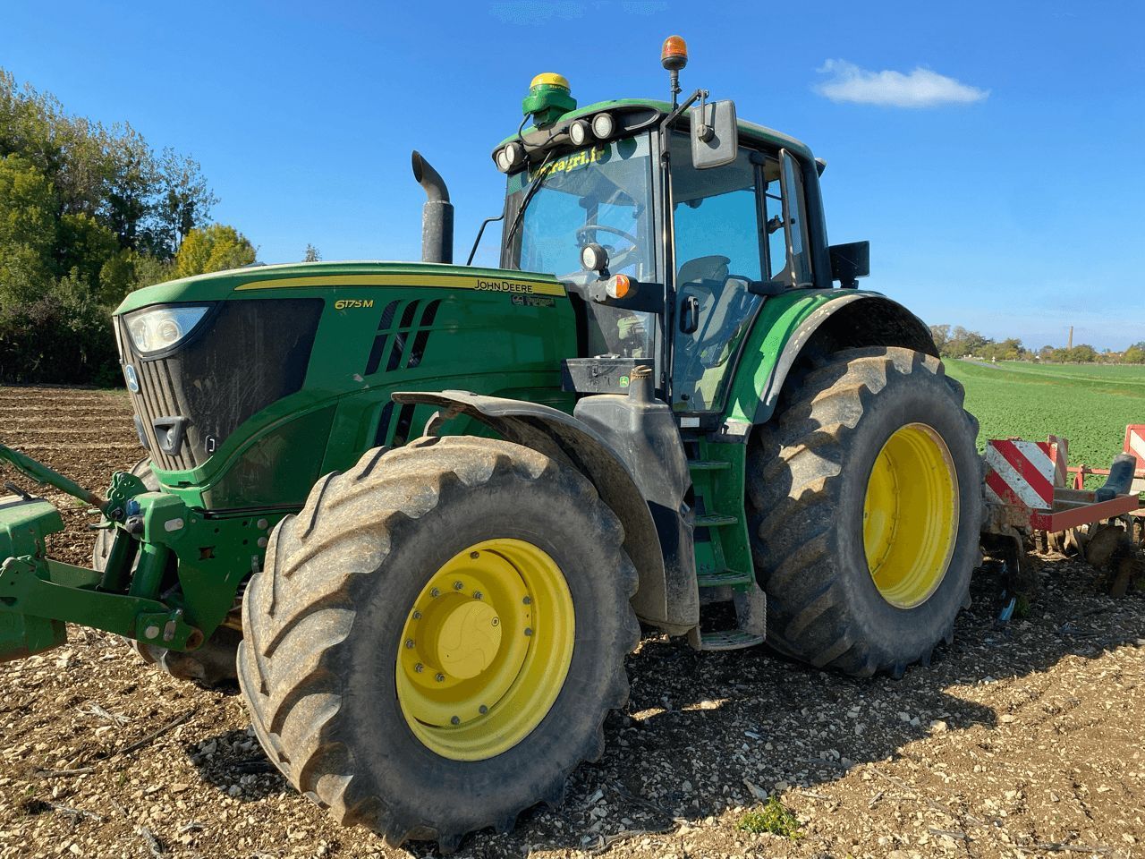 E-FARM: John Deere 6175 M - Tractor - id JEAH1BF - €72,000 - Year of construction: 2016 - Engine hours: 4,500,Engine power (HP): 175,France