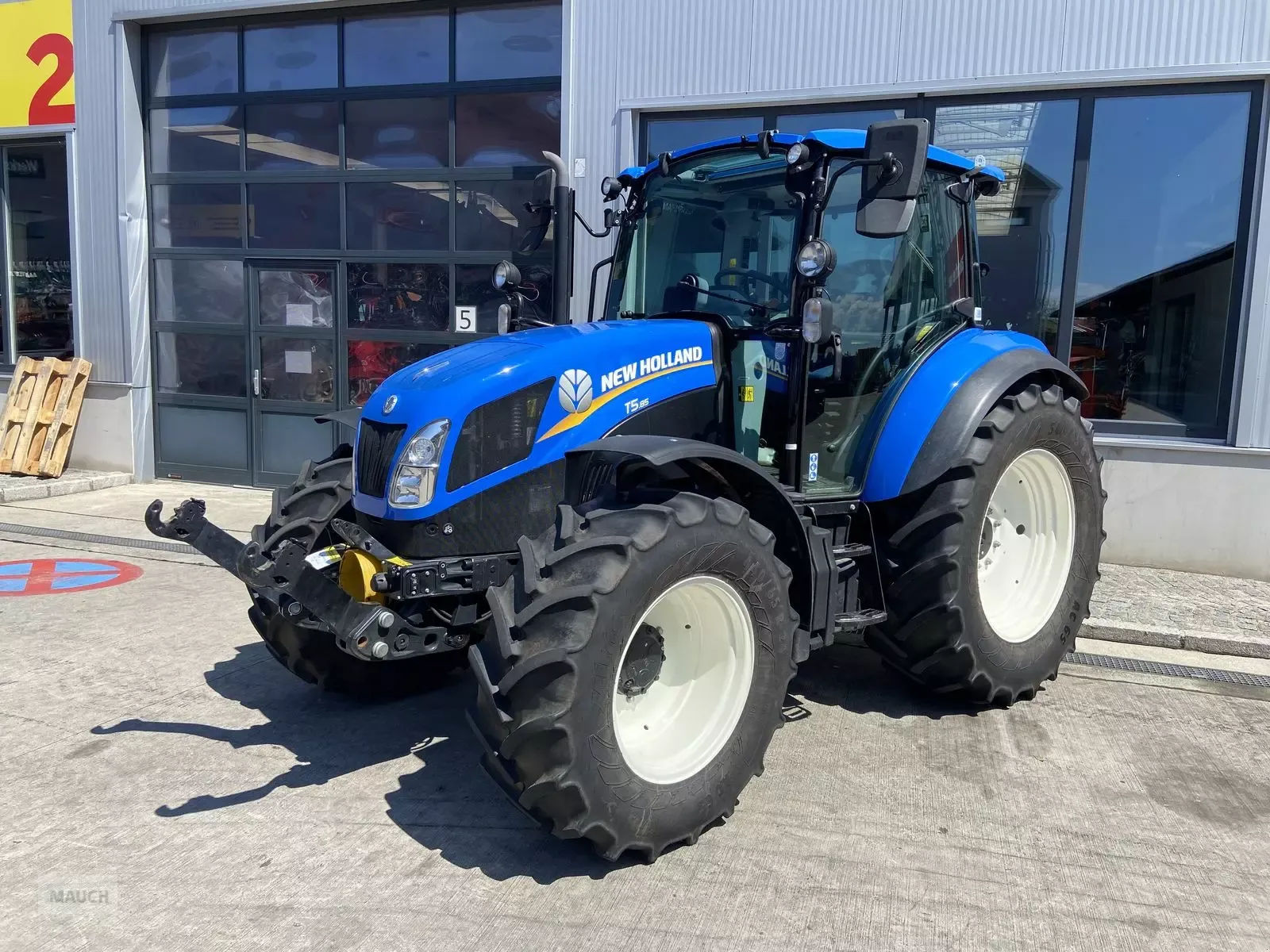 E-FARM: New Holland T5.85 - Tractor - id QJDFSGW - €53,009 - Year of construction: 2020 - Engine hours: 452,Engine power (HP): 85,Austria