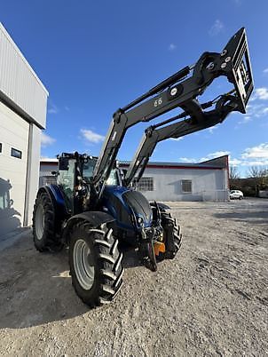 E-FARM: Valtra A134 - Trattore - id NNKI1NY - 68.000 € - Anno di costruzione: 2017 - Ore: 4.500,Potenza del motore: 131,Francia