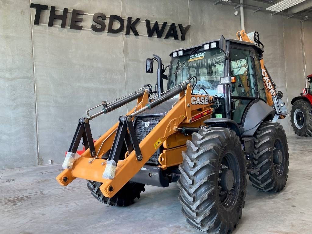 E-FARM: Case IH 695 sv cp - Koparko-ładowarka - id SQKEA1J - Rok produkcji: 2025 - Dania
