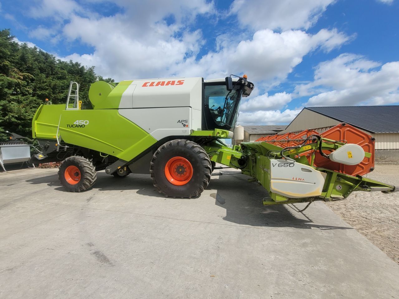 E-FARM: Claas Tucano 450 - Kombajn zbożowy - id HPTRK7N - 127 000 € - Rok produkcji: 2013 - Motogodziny: 1689,Francja