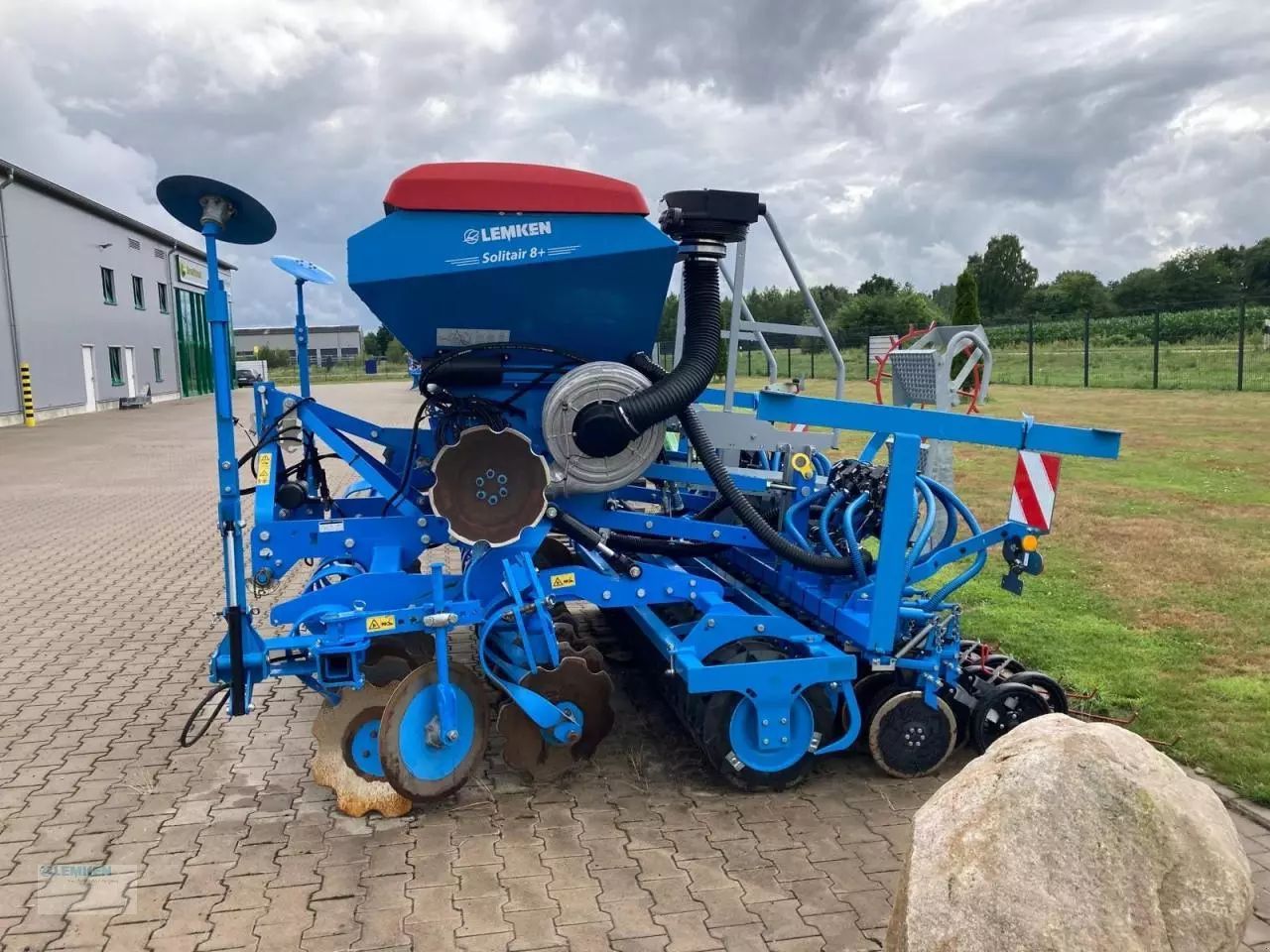 E-FARM: Lemken Solitair 9+/300 - Drilling machine combination - id 7PVARPK - €40,980 - Year of construction: 2022 - Germany