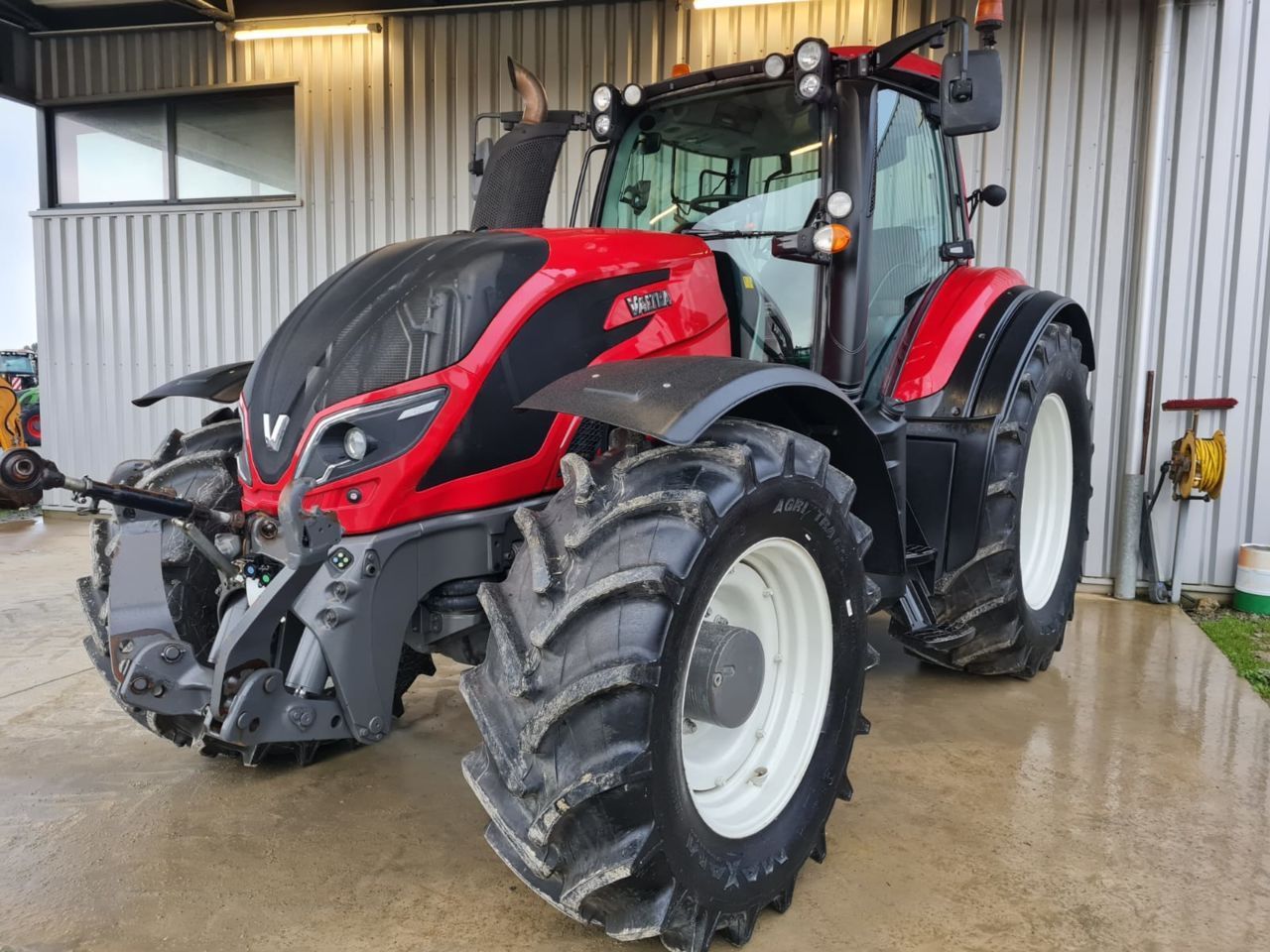 Valtra T 214 Tractor €66,500