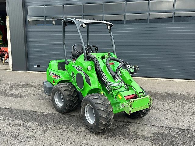 Avant 635i mini-shovel Csúszókerekes rakodógép