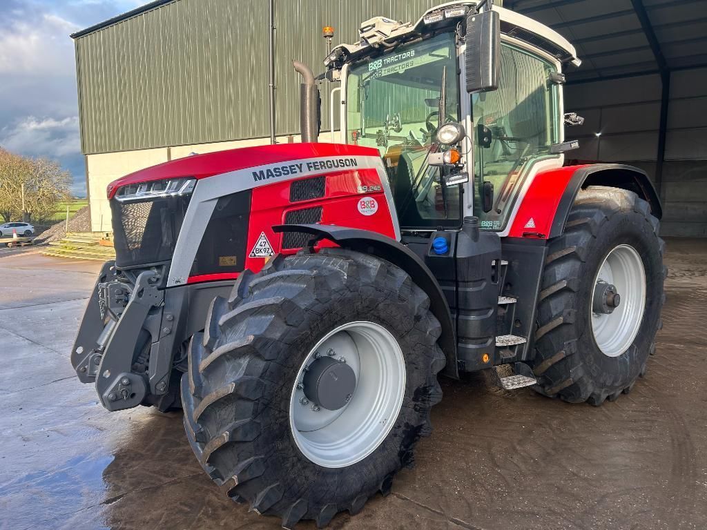 Massey Ferguson 8S.245 Traktor 142.742 €
