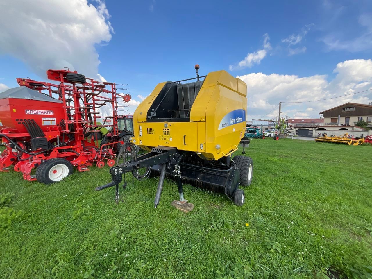 New Holland T 7070 Lis 11 000 €