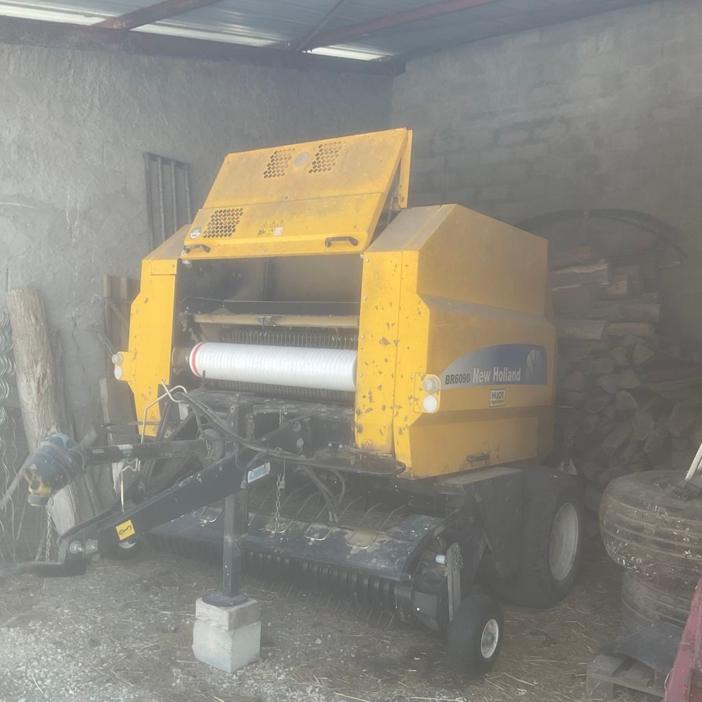 E-FARM: New Holland BR6090 - Presse à balles - id MGUFKC8 - 15 000 € - Année: 2017 - Balles produites: 5 000,France
