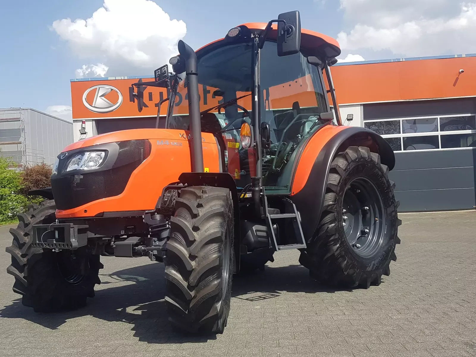 E-FARM: Kubota m4-063 cab ab 0,99% finanzierung - Tractor - id 98SWUWU - 39.900 € - Año: 2025 - Horas: 1,Potencia del motor: 66,Alemania