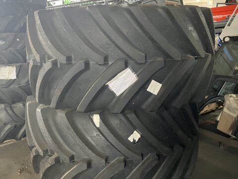 BKT 900/60 r38 if Wheel and track €5,600