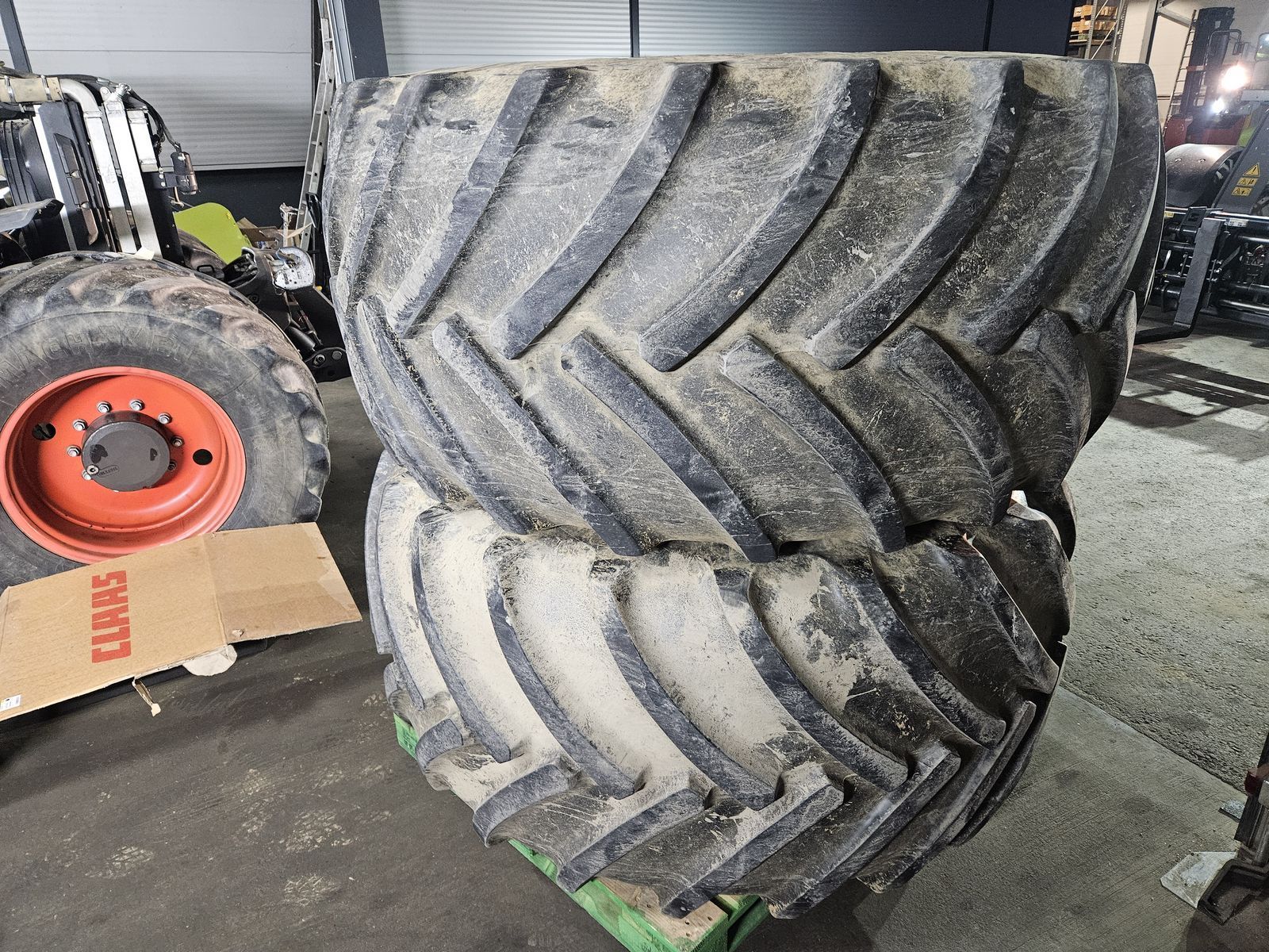 Continental 900/60 r32 svt auf felge 8-loch Колесо и гусеница 5 000 €