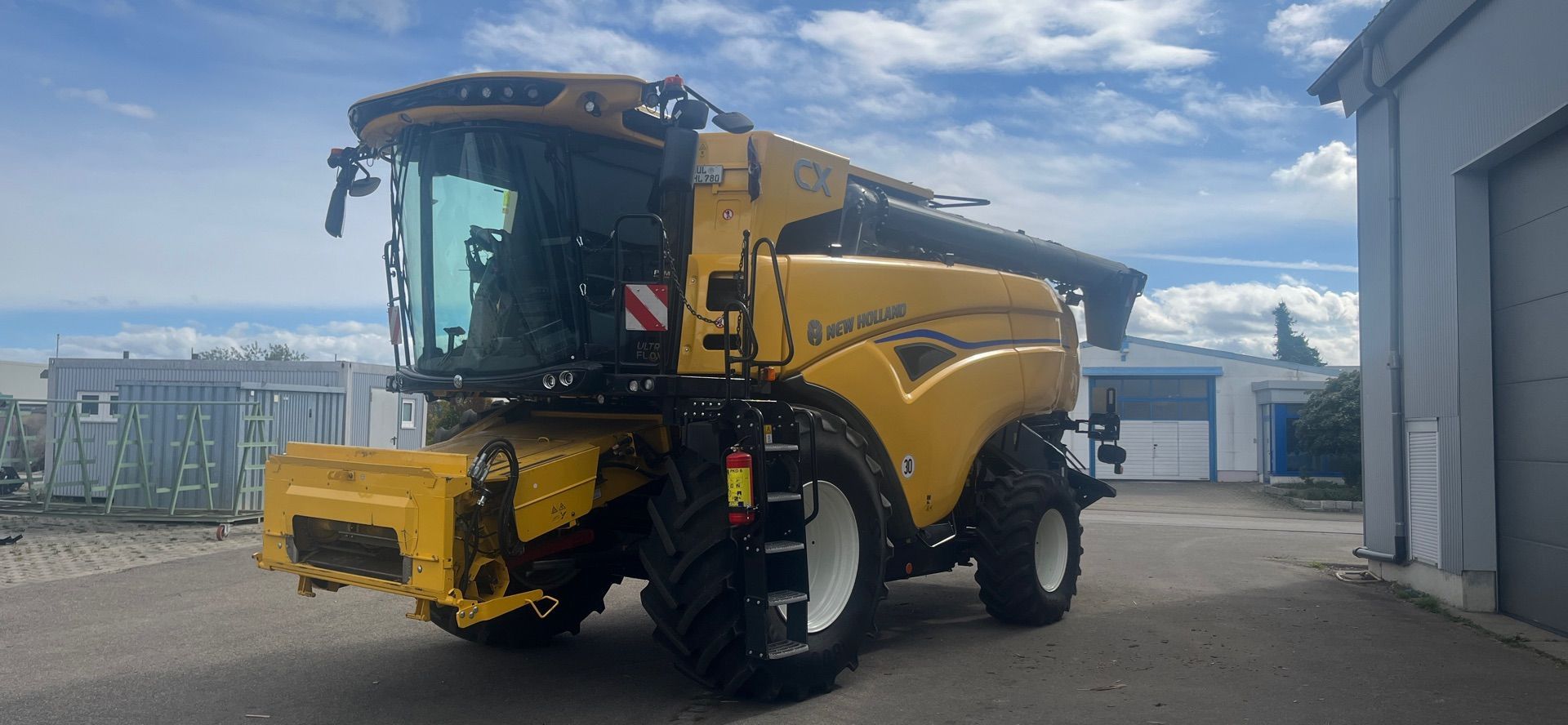 E-FARM: New Holland CX7.80 - Combine harvester - id HVJJ7JF - €310,000 - Year of construction: 2025 - Engine hours: 272,Engine power (HP): 340,Germany