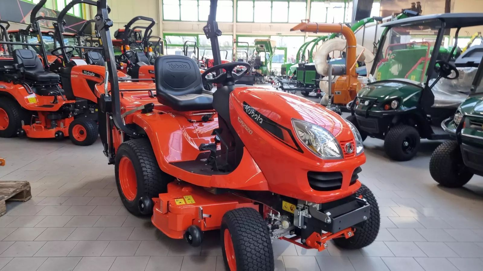 E-FARM: Kubota gr2120 allrad - Tondeuse - id 81RZPNQ - 14 300 € - Année: 2024 - Allemagne