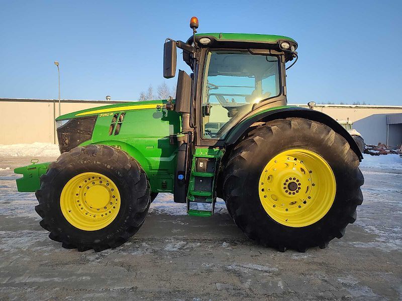 John Deere 7250 R Tractor €93,869