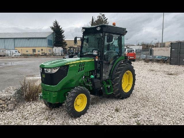 E-FARM: John Deere 5090 M - Tracteur - id 99YQIHY - 74 000 € - Année: 2025 - Lecture du nombre d'heure: 300,Puissance du moteur (chevaux): 95,France
