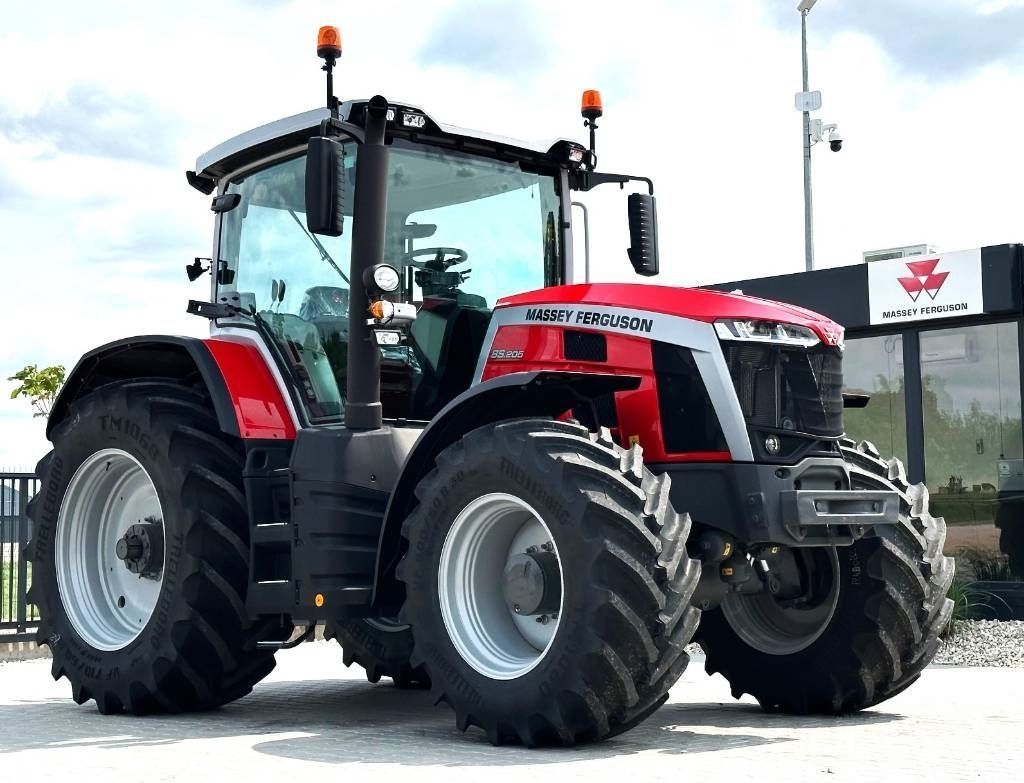 E-FARM: Massey Ferguson 8S.205 - Traktor - id FYB8WKU - 136.967 € - Produktionsår: 2023 - Motoreffekt (HP): 205,Polen