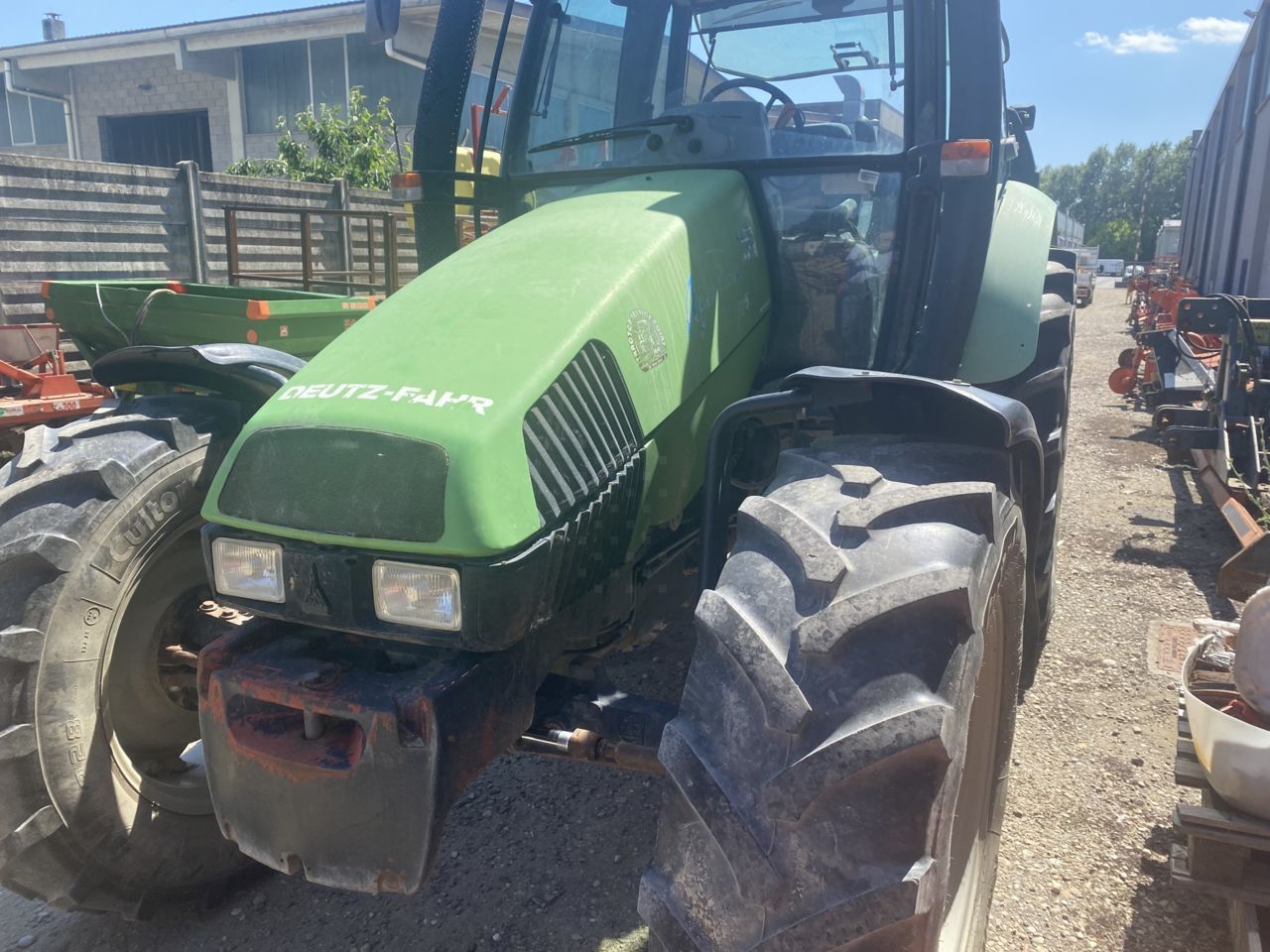 E-FARM: Deutz-Fahr Agrotron 105 - Tracteur - id F1SHETH - 18 000 € - Année: 2000 - Lecture du nombre d'heure: 5 500,Puissance du moteur (chevaux): 105,Italie