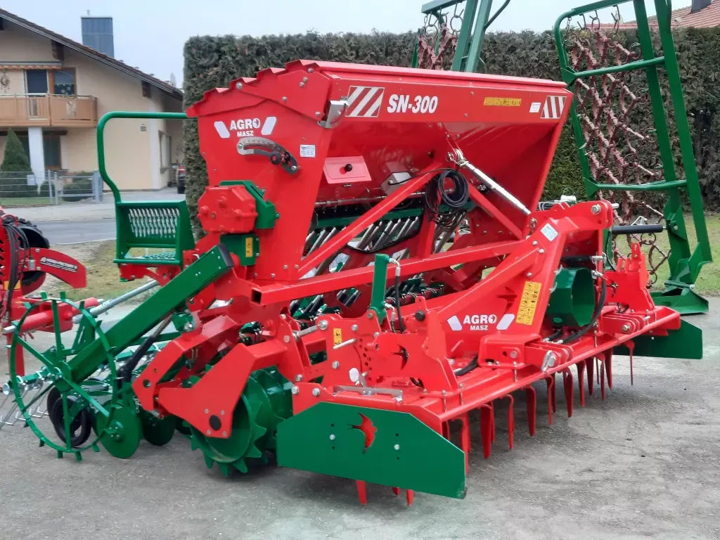 E-FARM: AGRO-MASZ sn 300 - Semoir - id 2FX67MF - Année: 2024 - Allemagne