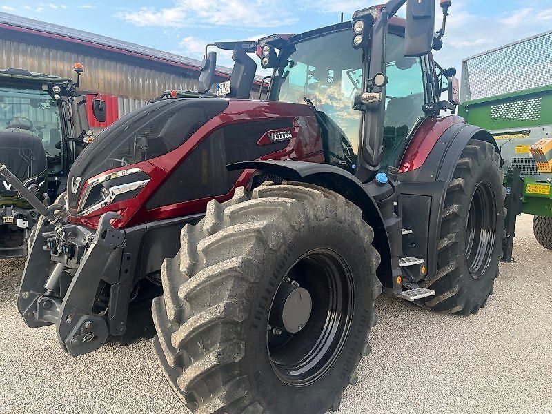 Valtra Q 305 Tractor €165,900