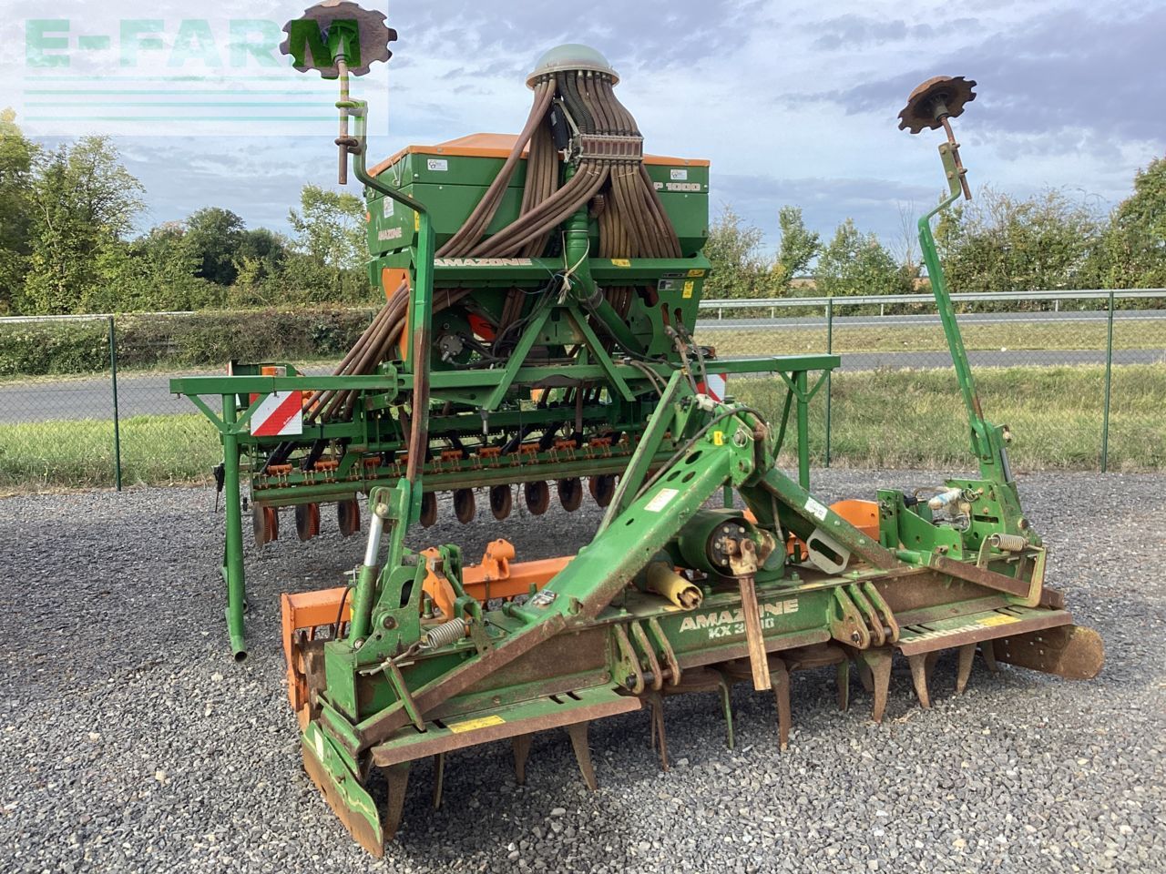 E-FARM: Amazone ADP 303 SPECIAL - Semoir - id JN2IRNJ - 21 600 € - Année: 2014 - Puissance du moteur (chevaux): 190,France