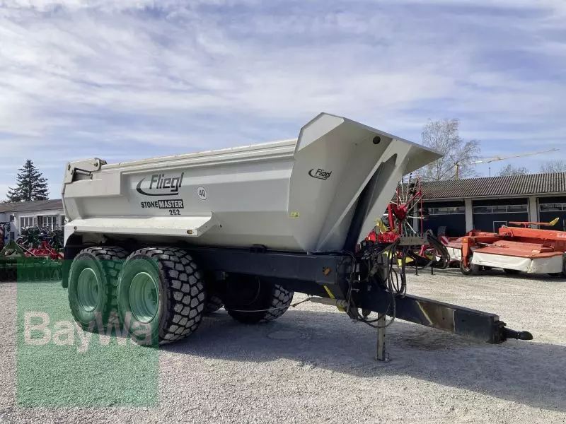 E-FARM: Fliegl stone master 252 - Kipper - id LRSFQHF - 32.000 € - Baujahr: 2022 - Deutschland