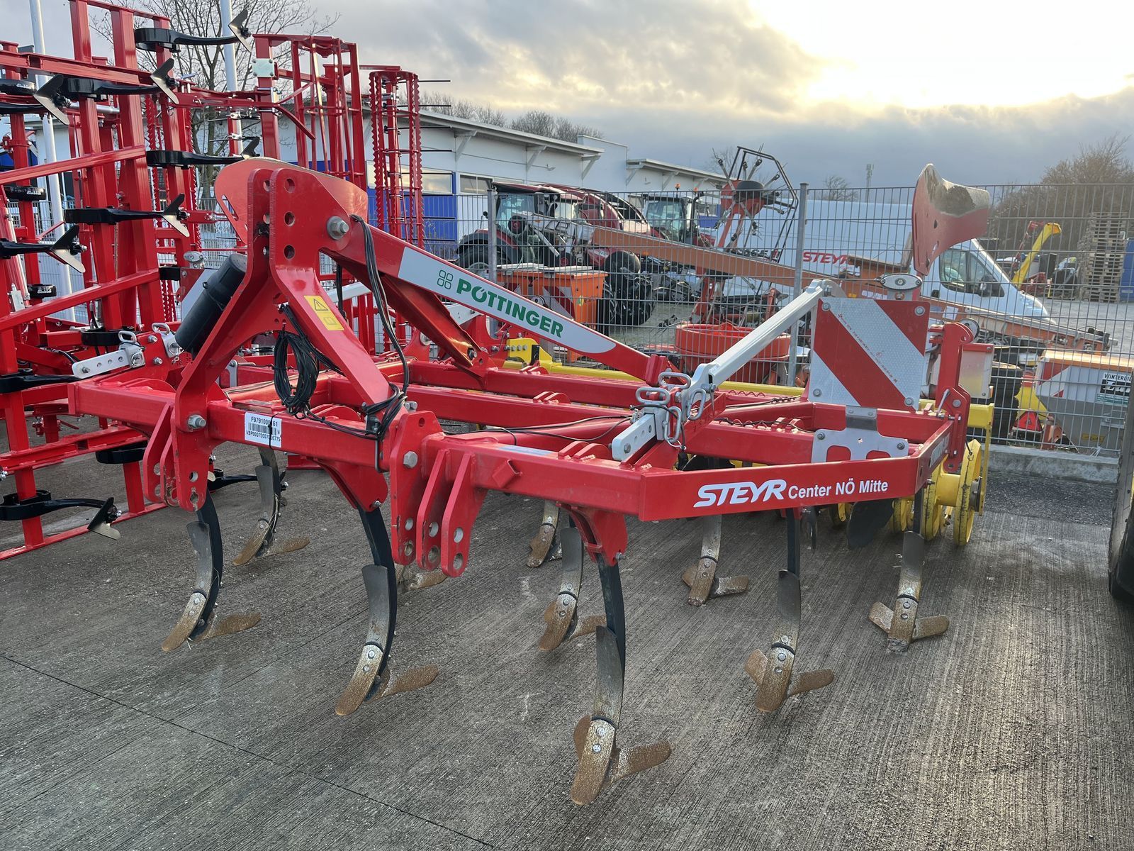 E-FARM: Pöttinger Synkro 3030 - Coltivatore - id JU9USHQ - 11.584 € - Anno di costruzione: 2023 - Austria