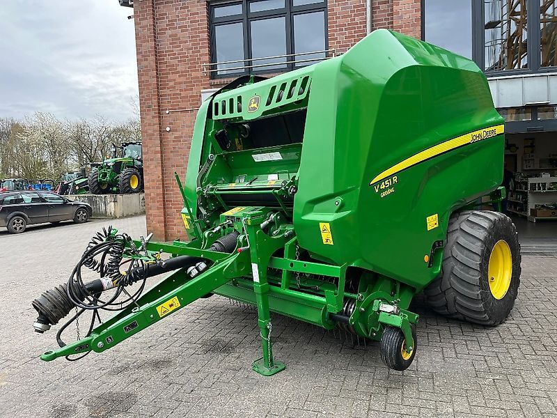 E-FARM: John Deere V451R - Presse à balles - id YJHF5YW - 43 500 € - Année: 2020 - Allemagne