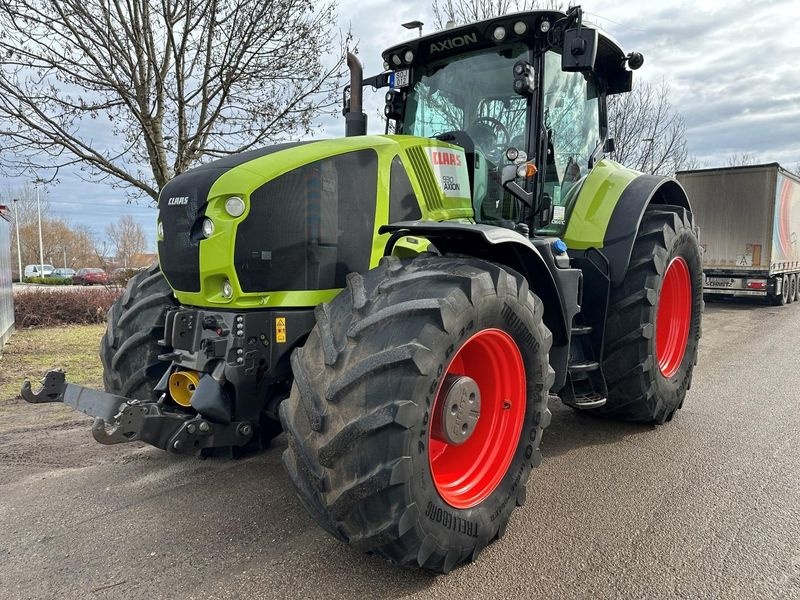 Claas Axion 930 tractor €82,463