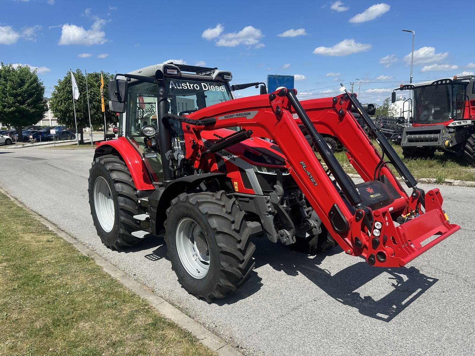Massey Ferguson 5S.115 Tractor