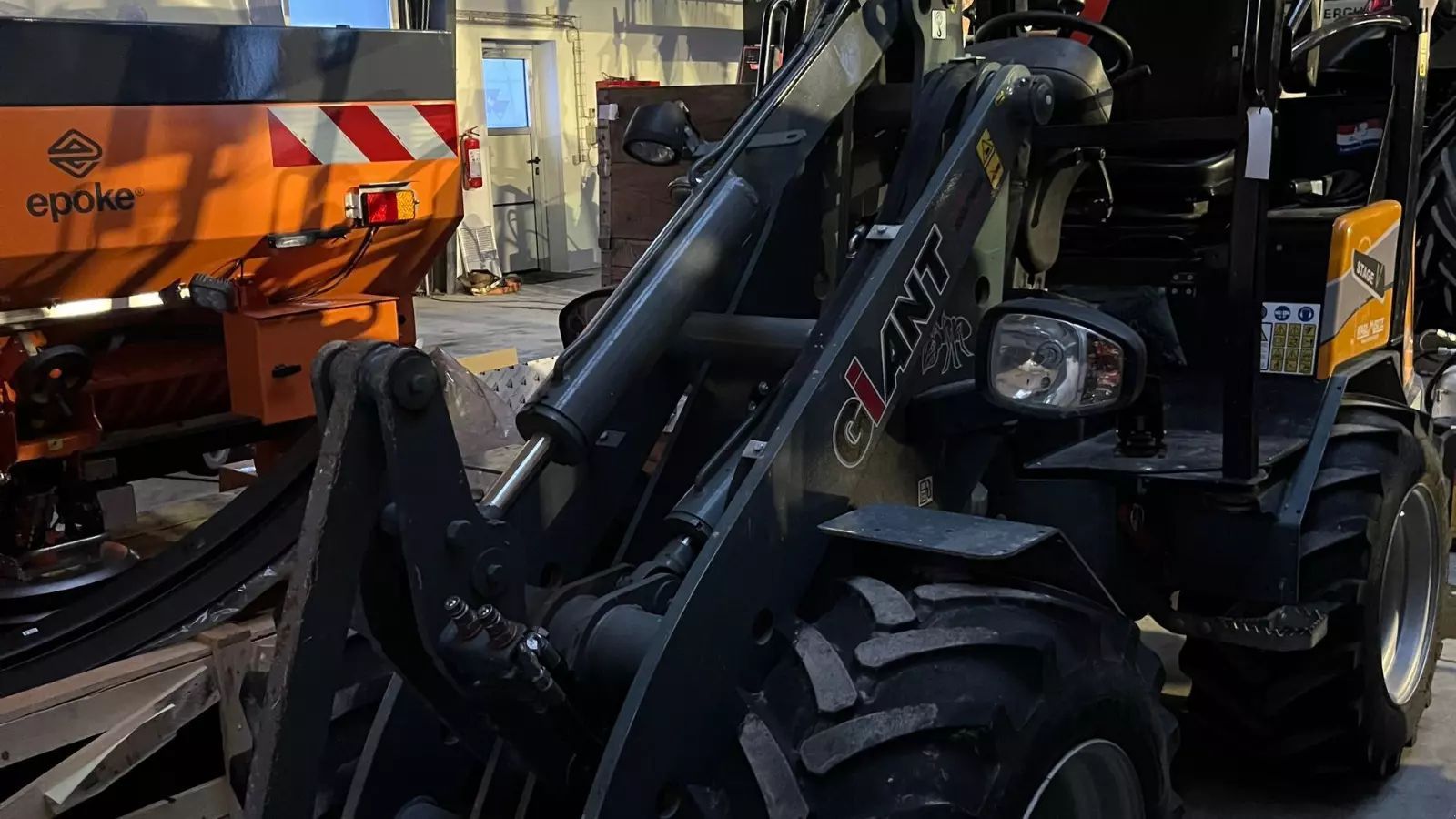 Giant g2500hd Wheel loader €32,671