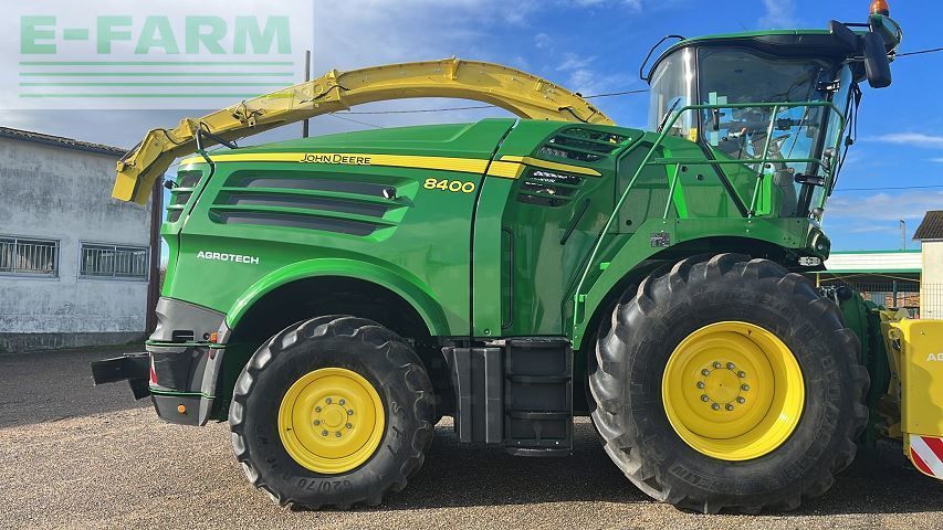 John Deere 8400 Ensileuse automotrice 180 000 €