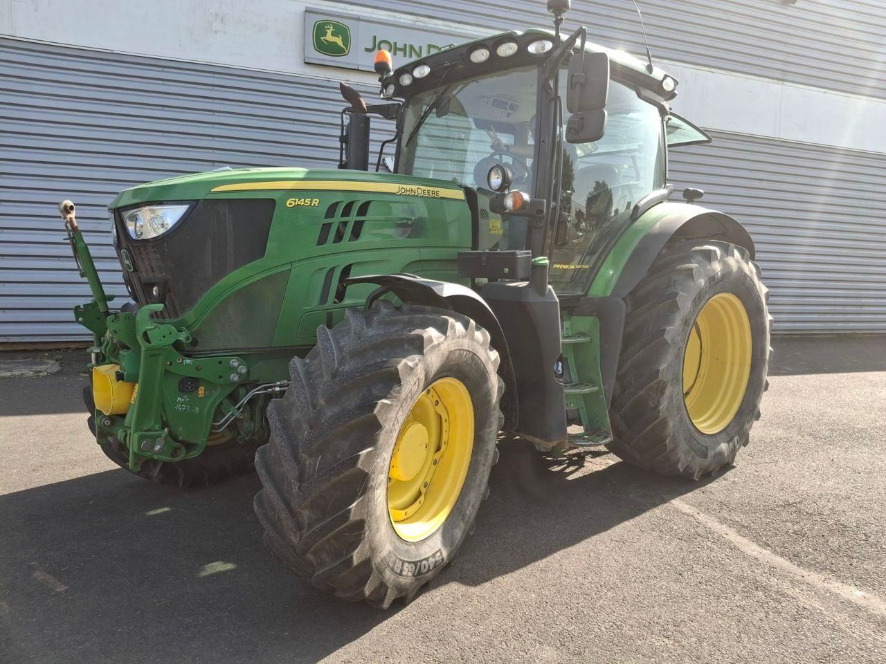 E-FARM: John Deere 6145 R - Traktor - id 9MWDTVL - 81.000 € - Baujahr: 2019 - Abgelesene Motorstunden: 4.950,Motorleistung (PS): 145,Frankreich