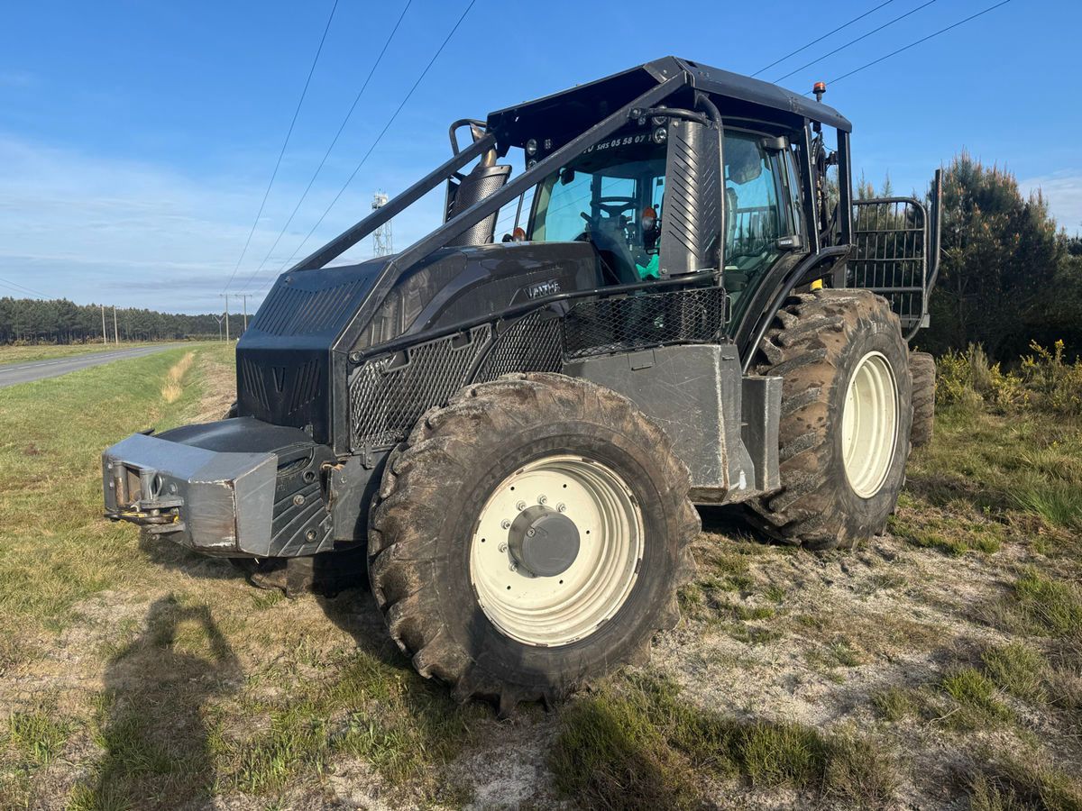 E-FARM: Valtra T254 - Tractor - id 4BSNTLM - 89.500 € - Año: 2017 - Horas: 6300,Potencia del motor: 250,Francia