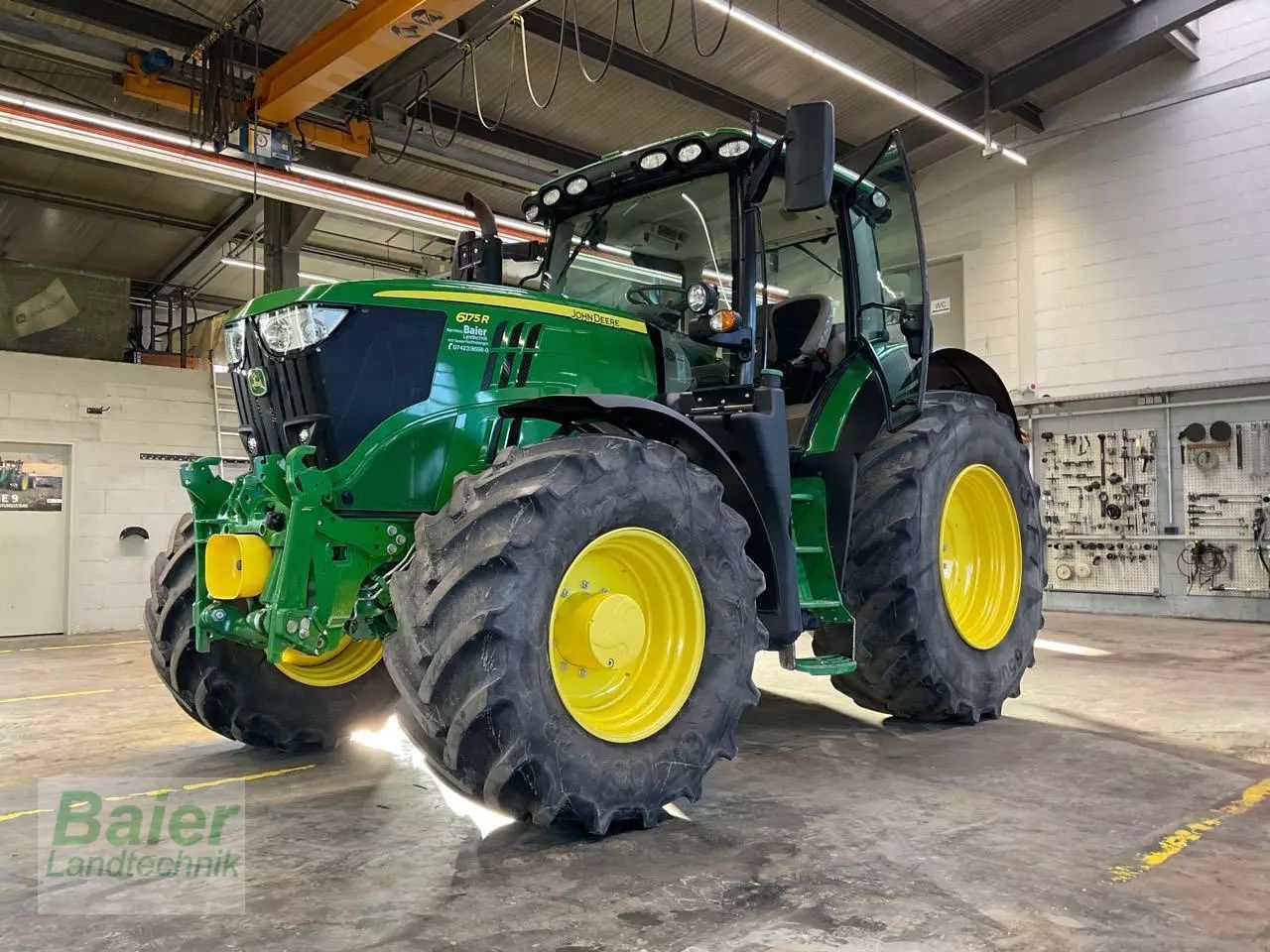 E-FARM: John Deere 6175 R - Tractor - id KCKHSKU - €145,000 - Year of construction: 2022 - Engine hours: 1,675,Engine power (HP): 215,Germany