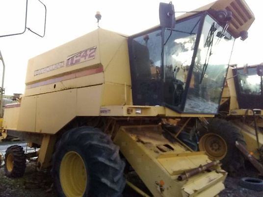 E-FARM: New Holland pieces detachees new holland tf42 tf44 - Moissoneuse-batteuse - id ECNIVM9 - France