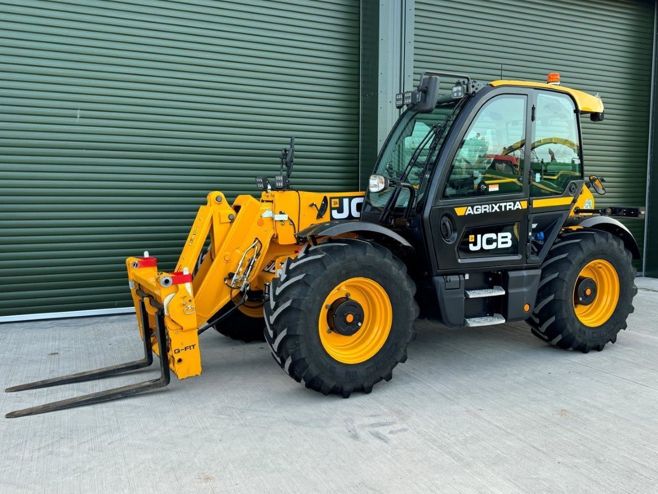 E-FARM: JCB 532-70 AGRI Xtra - Chargeur télescopique  - id RPTJKDB - 93 625 € - Année: 2023 - Lecture du nombre d'heure: 380,Puissance du moteur (chevaux): 145,Royaume-Uni